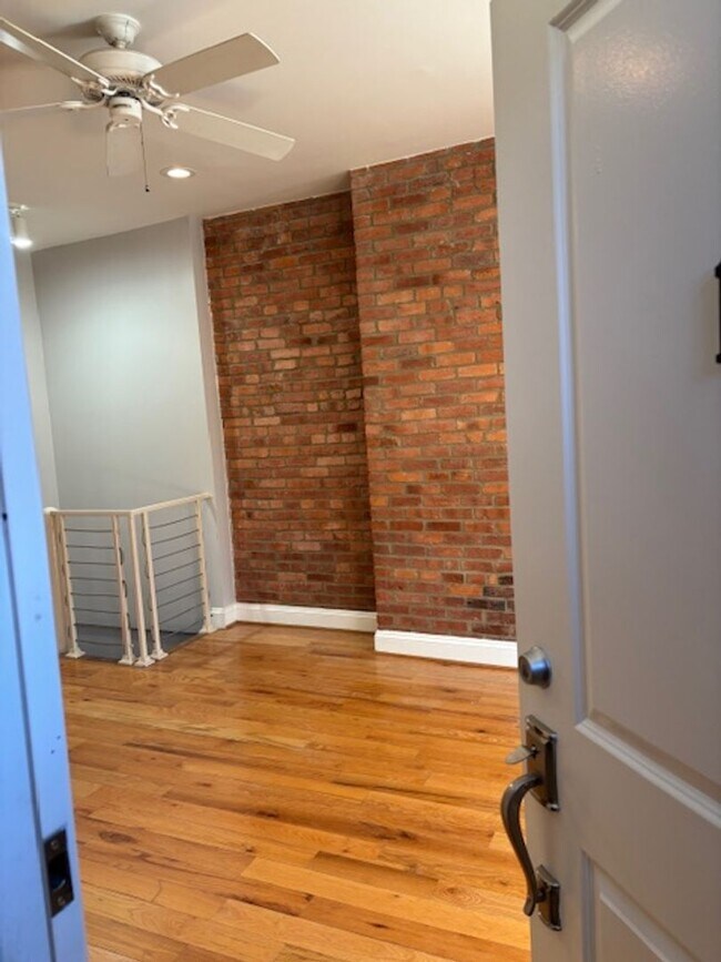 Building Photo - 2831 11th St NW