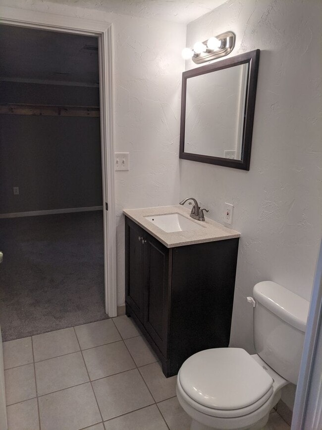 Building Photo - *****Huge 4 bedroom, 3 full bath home FOR ...