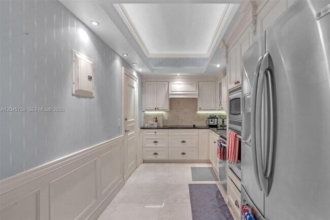 Building Photo - 10185 Collins Ave