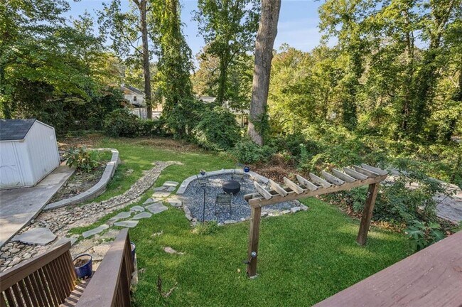 Building Photo - 2050 Mercer Ave