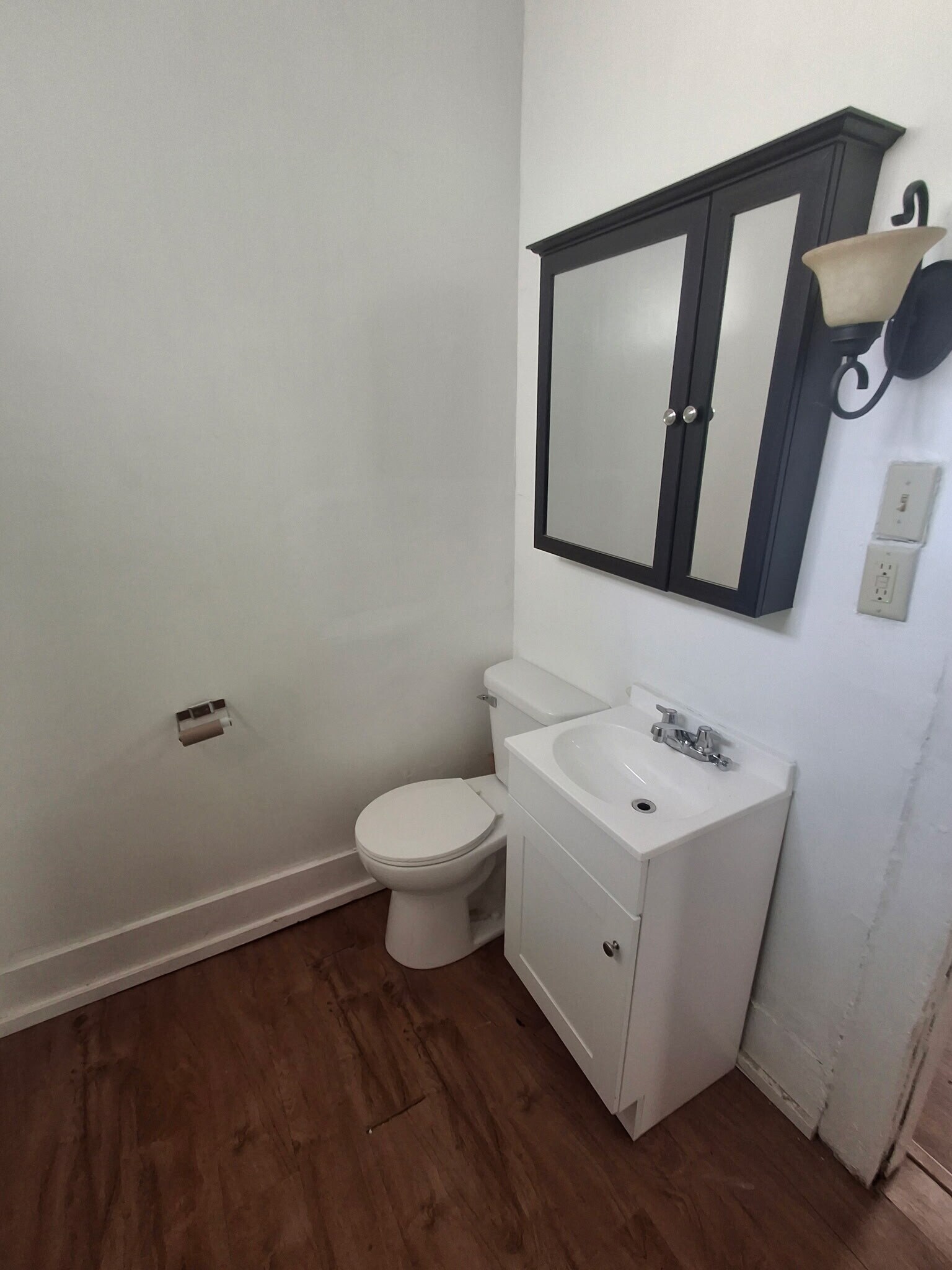 Building Photo - 1558 N Main St