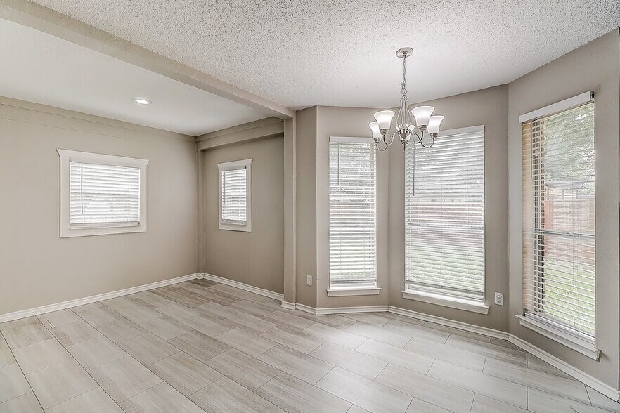 Building Photo - 1402 Stiles Ct