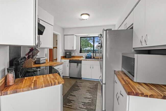 Building Photo - 193 Woodland Park Cir