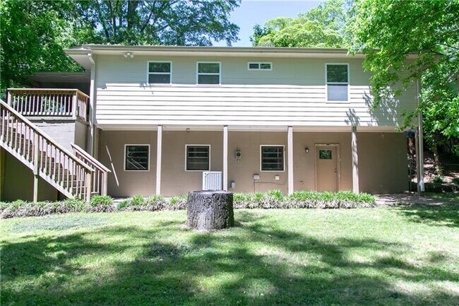 Building Photo - 1547 Delia Dr