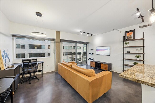 Building Photo - 800 Brazos St
