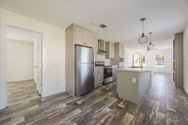 Building Photo - 326 Smith Rd