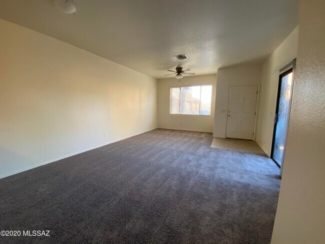 Building Photo - 1265 E Weimer Cir