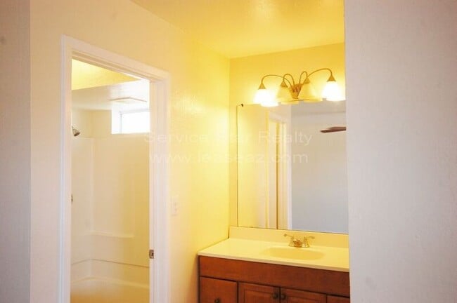 Building Photo - 3812 W Loma Ln