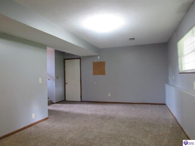 Building Photo - 696 Cottonwood Dr