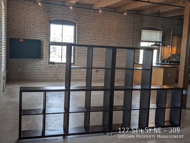 Building Photo - 127 5th St NE