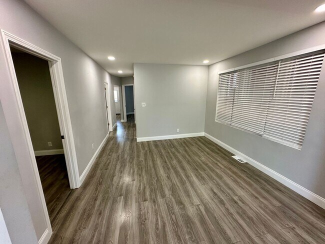 Building Photo - Beautifully rehabbed unit in Tower Grove S...