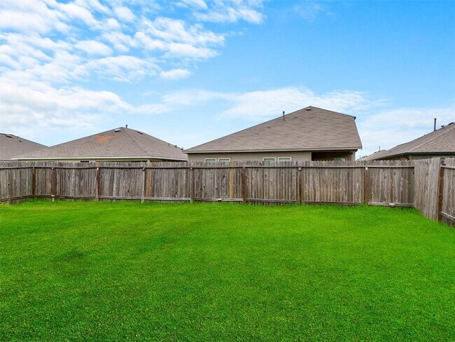 Building Photo - 21143 Waze Lewis Dr