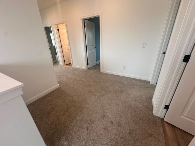 Building Photo - Home For Rent Papillion