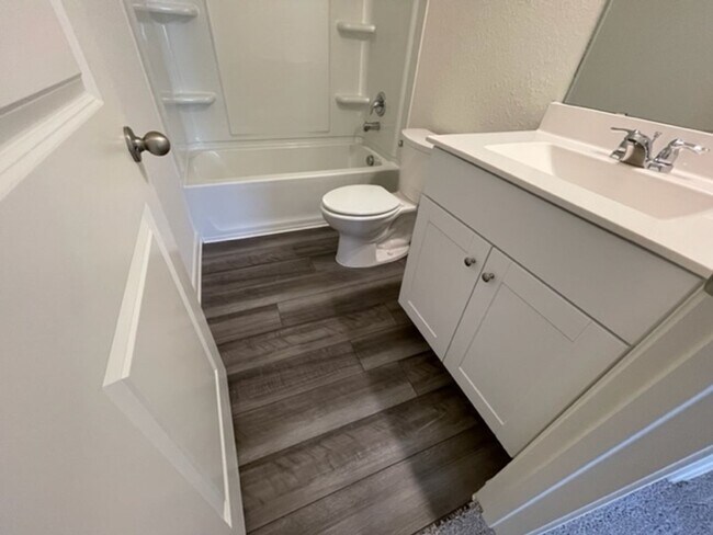 Building Photo - Super Nice One Story Home Near 1604 & Culebra....Move in as early as August 7, 2025