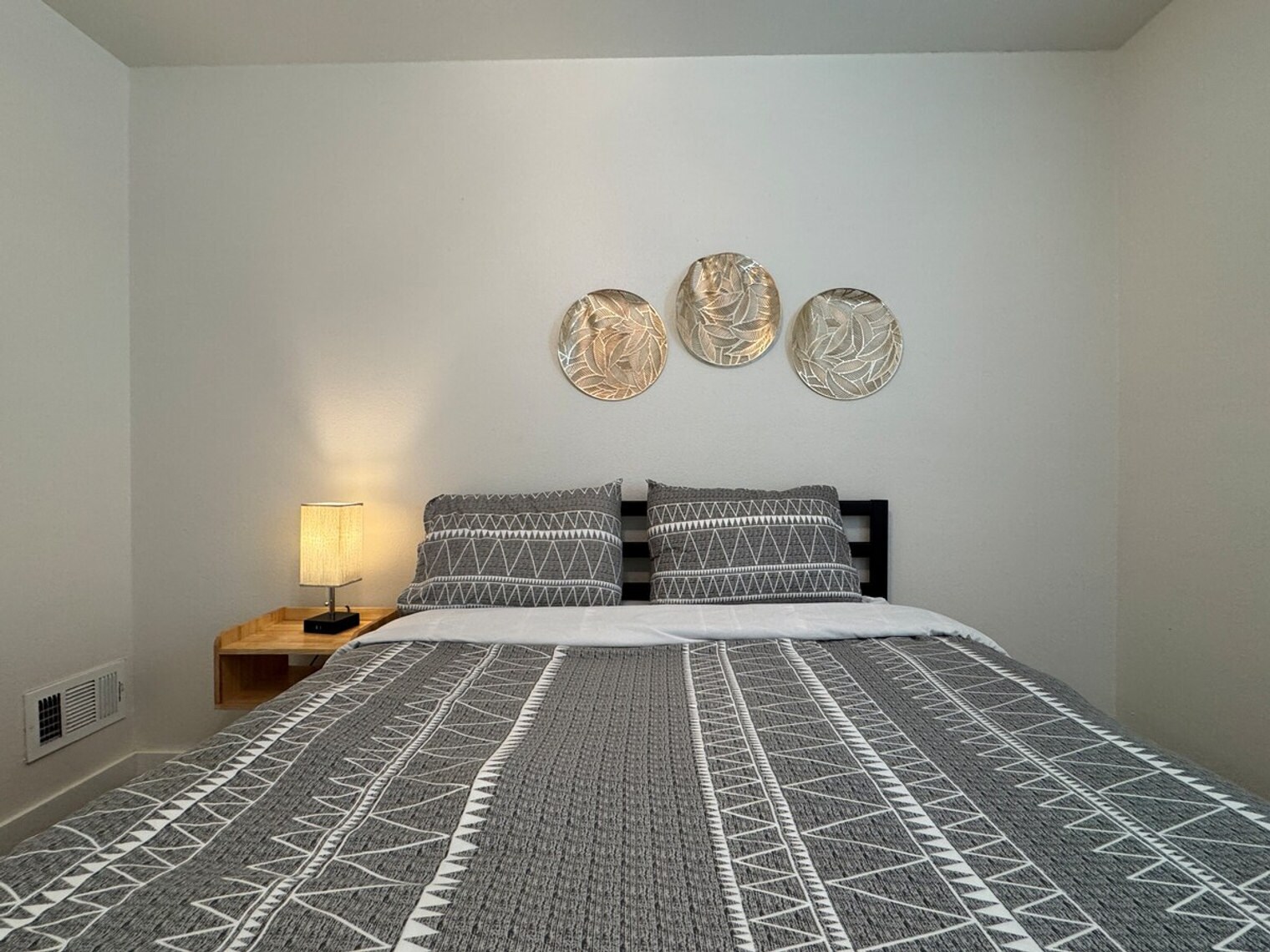 Building Photo - 798 S Cedar St