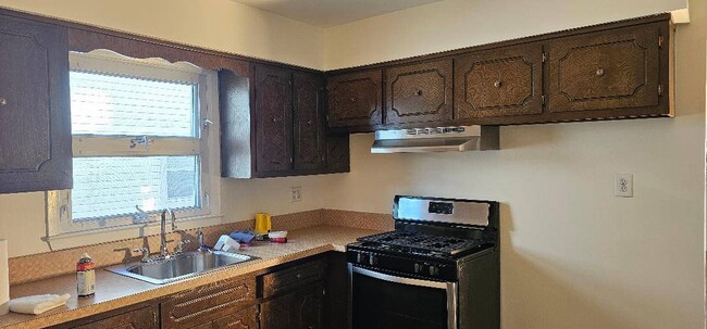 Building Photo - 646 Armstrong Ave