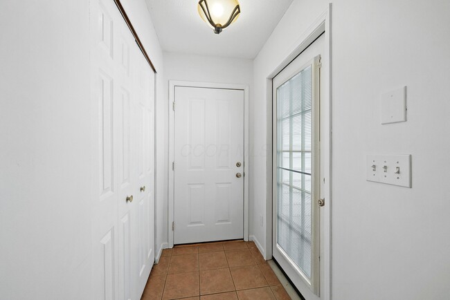 Building Photo - 4035 Redroyal Ave