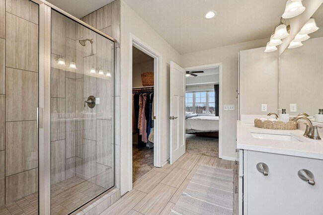 Building Photo - 2945 N 186th St