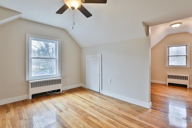 Building Photo - 139 Greeley St