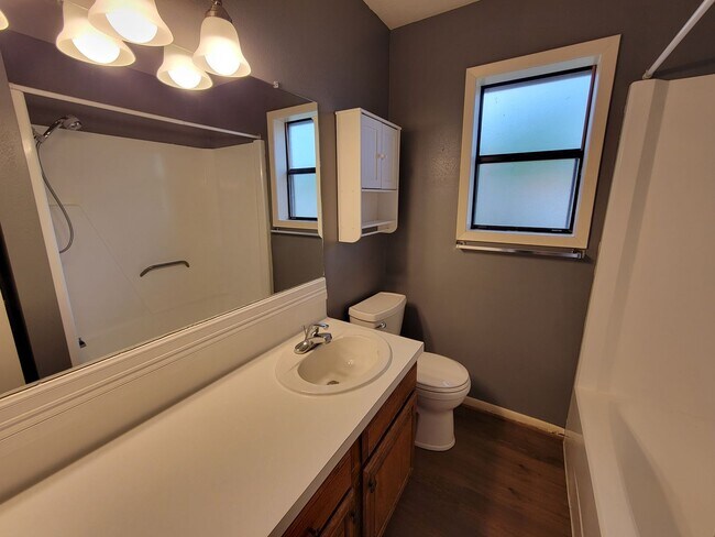 Building Photo - College Station - 3 bedroom / 2 bath / 2 car garage house with fenced in back yard.