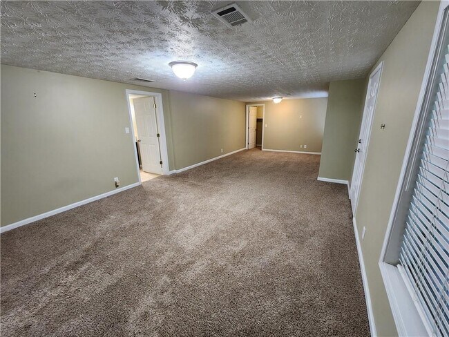 Building Photo - 350 Saddle Bridge Dr