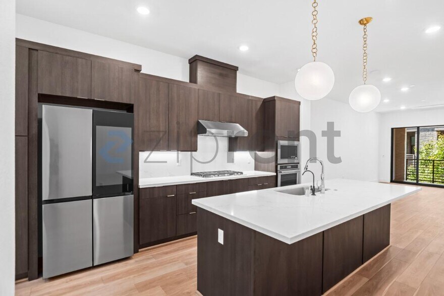 Building Photo - Unit 6