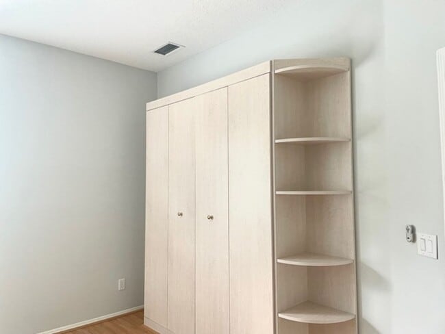 Building Photo - ANNUAL/FURNISHED HOME WITH LARGE LANAI - S...