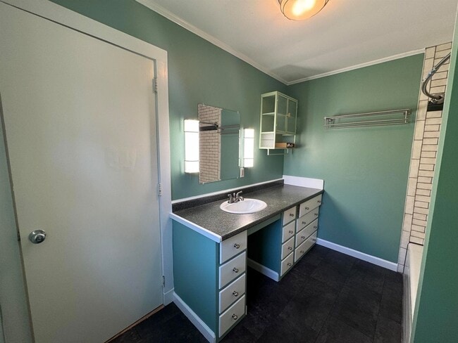 Building Photo - 473 Hapgood Pond Rd