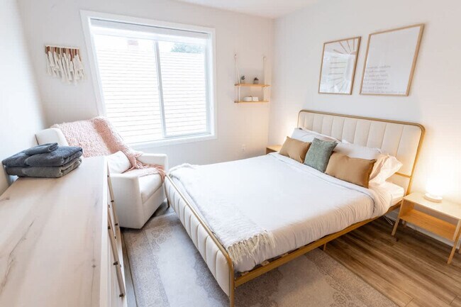 Building Photo - 5177 NE 14th Pl