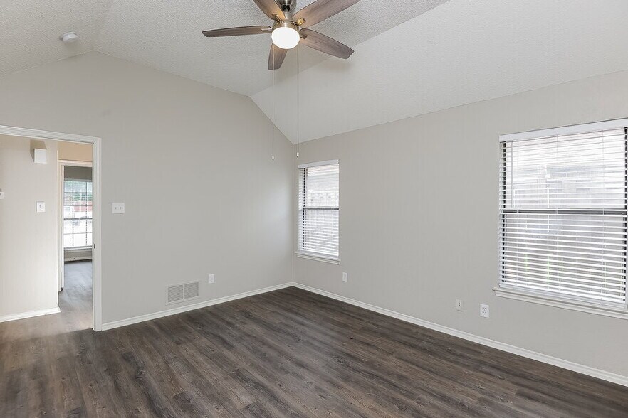 Building Photo - 6504 Running Creek Dr