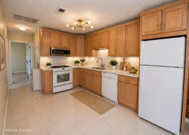 Building Photo - Beautiful home look, 4-plex, across from UNLV