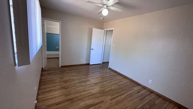 Building Photo - 3728 Ingraham St
