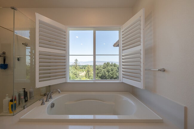Building Photo - 1381 Porpor Ct