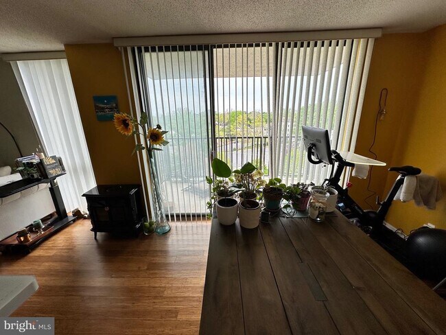 Building Photo - 6800 Fleetwood Rd