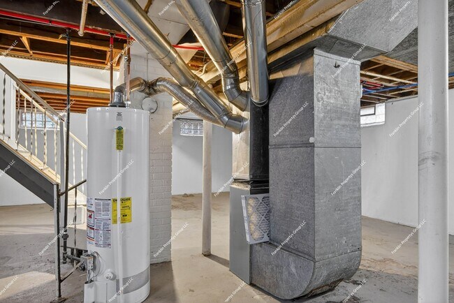 Building Photo - Charming Recently Renovated 3-Bedroom Bungalow in Detroit!