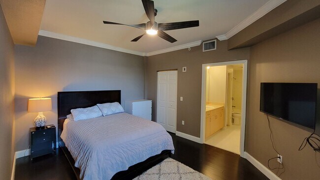 Building Photo - Luxury Condo On The Top Floor at Solé in Flagler Village