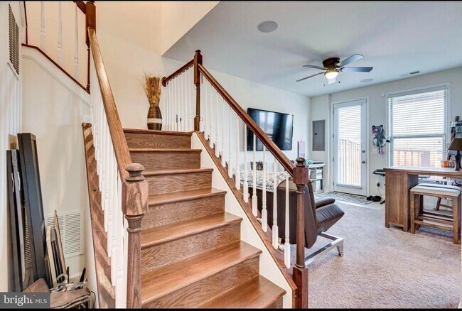 Building Photo - 42440 Dogwood Glen Square