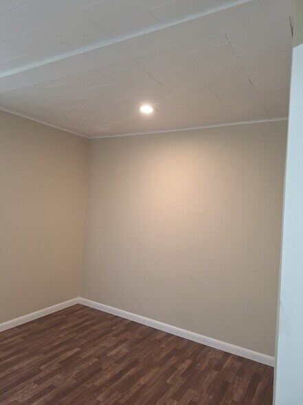 Building Photo - 411 Kibbie St