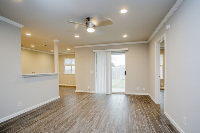 Building Photo - Charming 3/BR 2/BA One-Story Home with Gar...