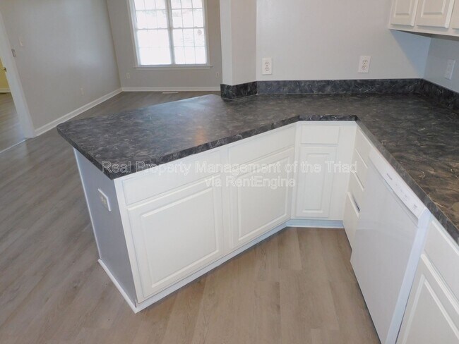 Building Photo - 4301 Edgemore Rd