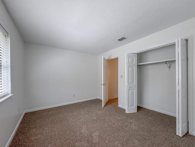 Building Photo - 3735 Donovan Dr
