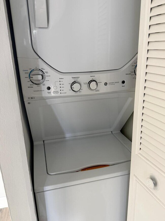 Building Photo - 157 S Gregory St