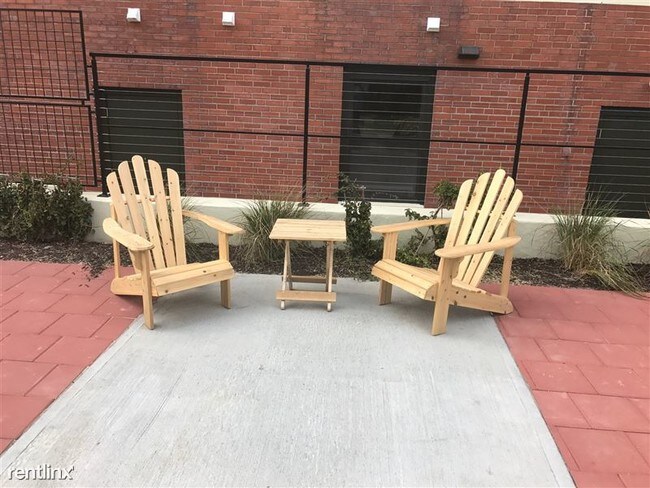 Building Photo - Studio, 1 bath Apartment - State St