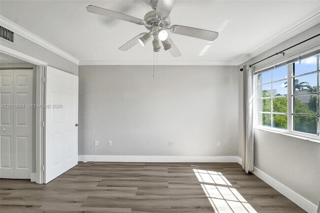 Building Photo - 631 SW 111th Ln