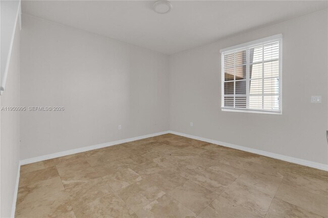 Building Photo - 2945 NE 185th St