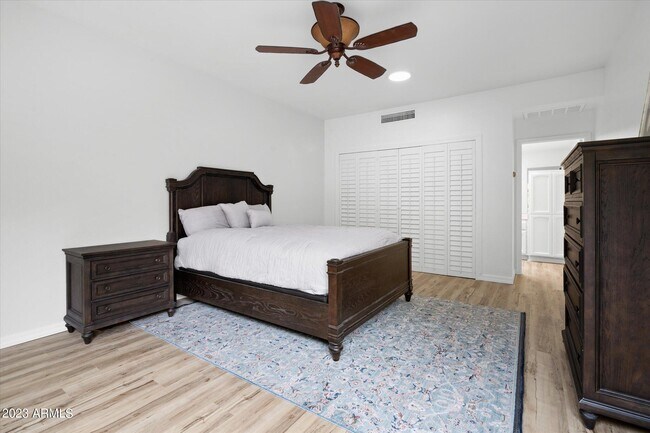 Building Photo - 8844 E San Rafael Dr