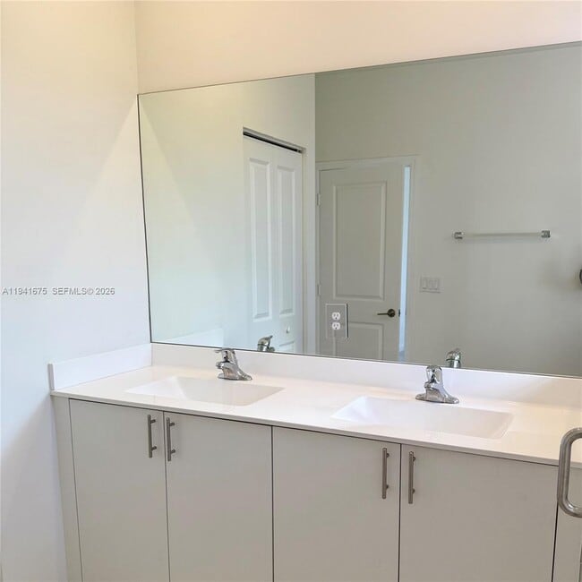 Building Photo - 13370 SW 287th Ter