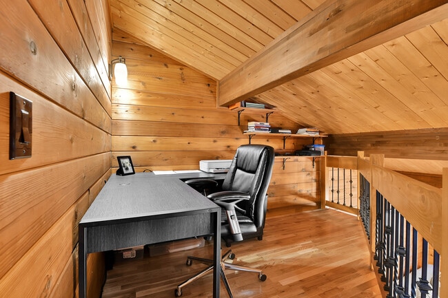 Building Photo - 30666 Sun Creek Dr