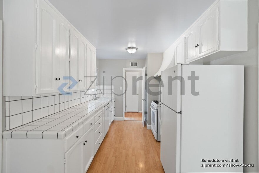 Building Photo - 2276 Markham Ave