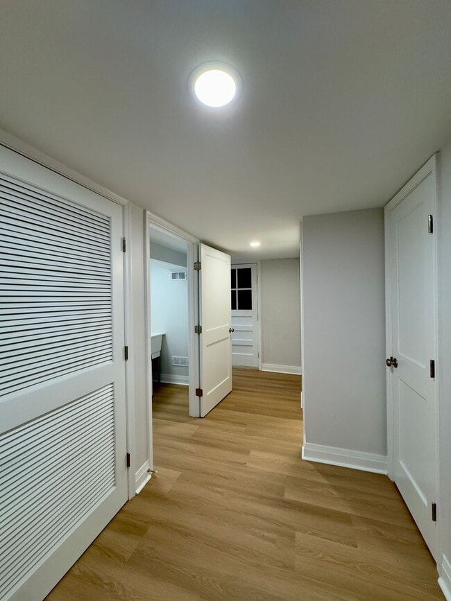 Building Photo - Renovated 3 Bed / 1.5 Bath in Essex | Parking Pad | Available 1/19/2026